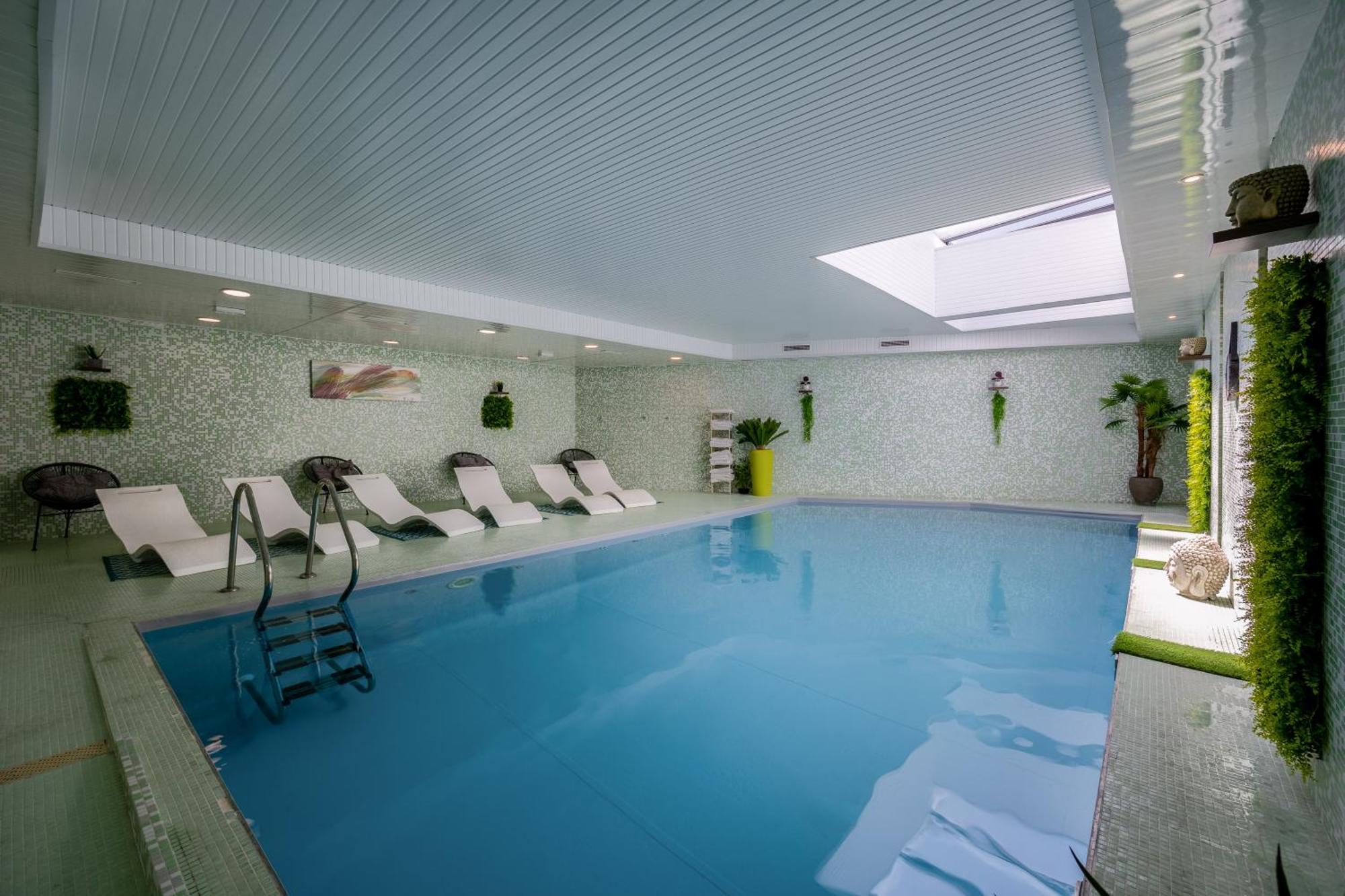 Hotel Et Spa Du Chateau 拉古德 外观 照片